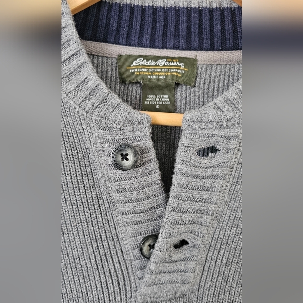 Eddie Bauer - Men's 100% Cotton Gray Sweater Navy Blue Hem 2- Buttons - Picture 3 of 8